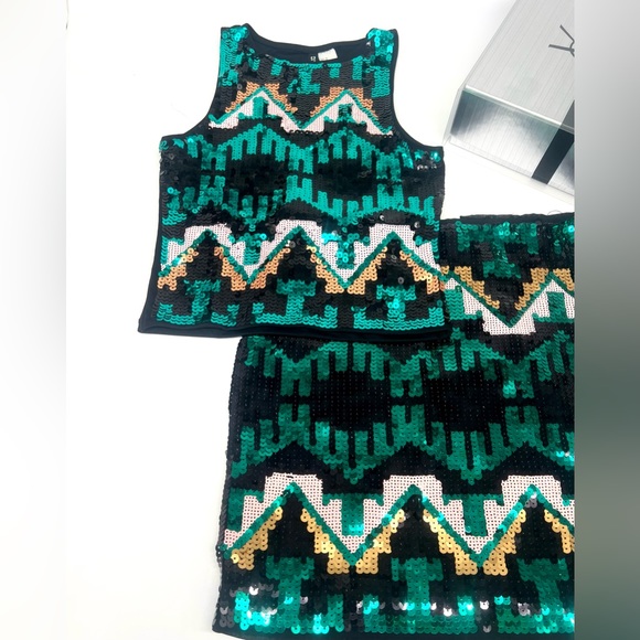 Sequin crop top and skirt | woman-two piece. - Picture 3 of 3